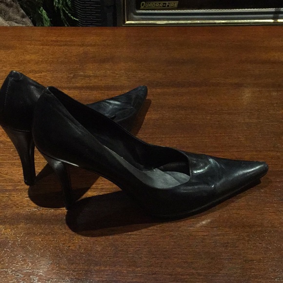 Pointy black leather stilettos - Picture 4 of 5